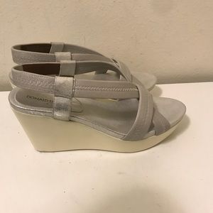 Donald J Pliner platform sandals size 9, NEW